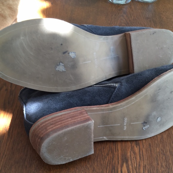 Dolce Vita 8.5 dark gray clever zipper trimmed low wedge ankle boots. - Picture 6 of 6